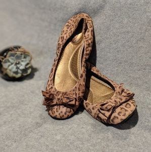 Me too Leopard flats EUC